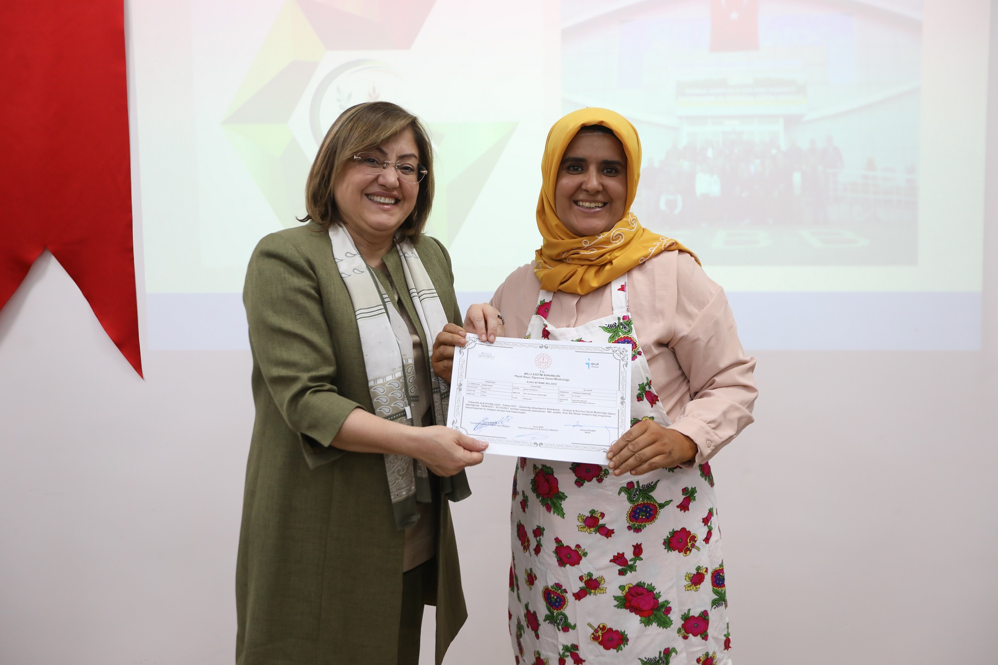 Büyükşehir, Gastronomi ve Tarımsal Eğitim Merkezi'nde Eğitim alan Kadın Kursiyerler İçin Sertifika Töreni Düzenledi