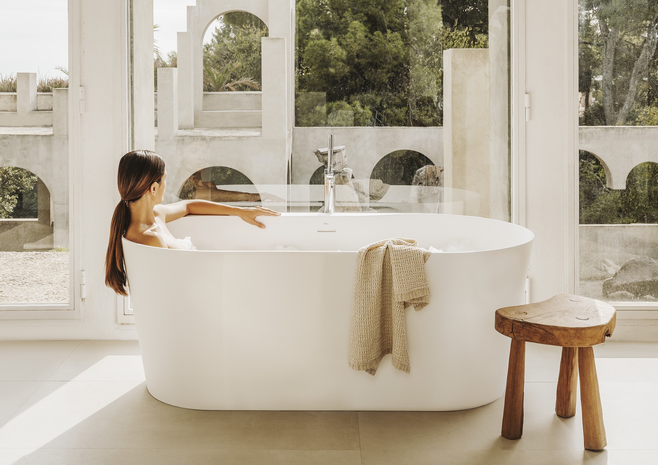 Roca, Stonex® ile banyo tasarımları için inovatif çözümler sunuyor