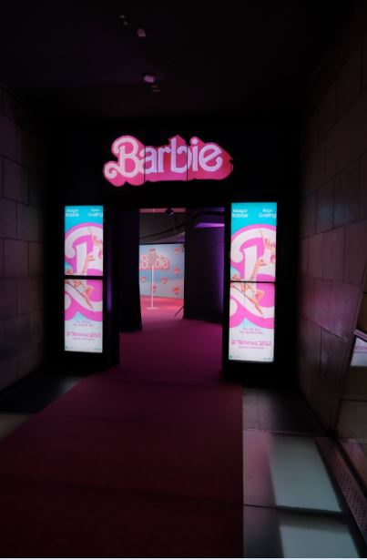 Barbie pembe dünyasının kapılarını görkemli bir gala ile açtı!